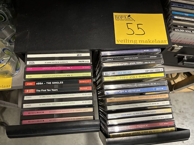 Lot 55 - cd-bewaarboxen met cd's - afbeelding 2 van  3