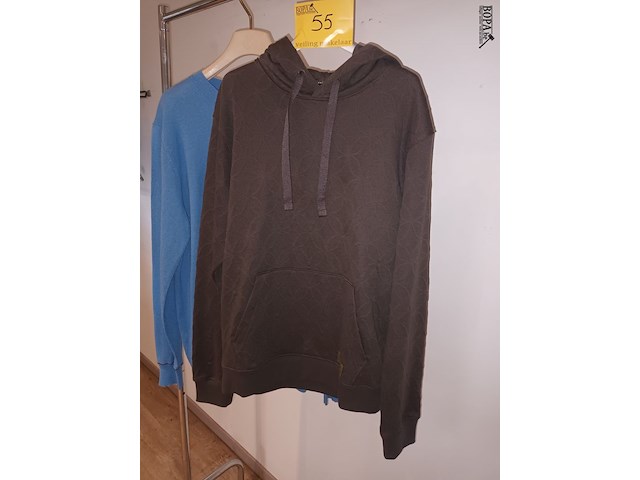 Lot 55 - hoodie en trui - afbeelding 1 van  3