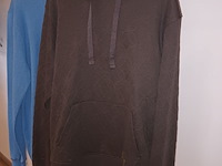 Lot 55 - hoodie en trui - afbeelding 1 van  3