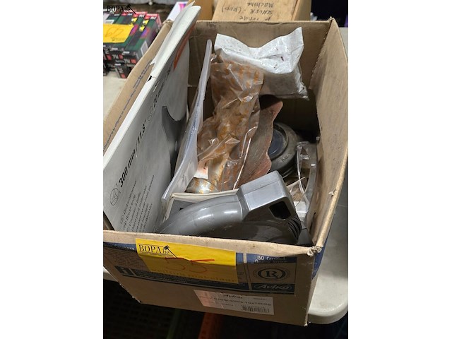 Lot 55 - hulpstukken bosmaaier - afbeelding 1 van  4