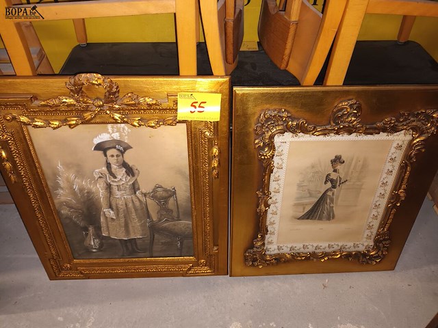 Lot 55 - kaders met oude foto’s. 2 stuks - afbeelding 1 van  3