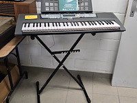 Lot 55 - keybord yamaha op staander - afbeelding 2 van  6