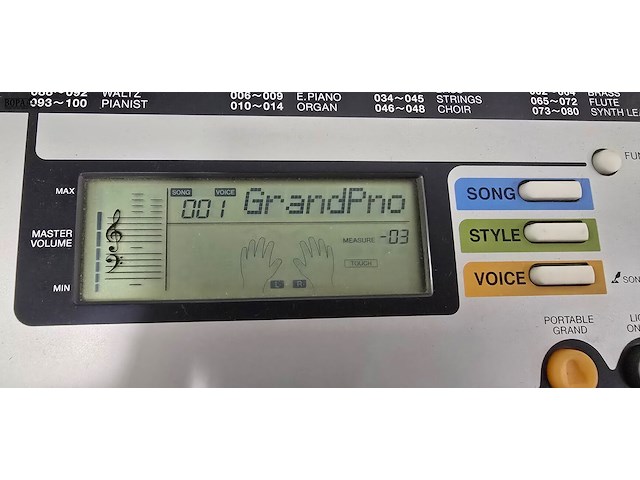 Lot 55 - keybord yamaha op staander - afbeelding 3 van  6