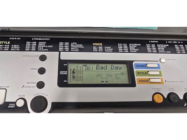 Lot 55 - keybord yamaha op staander - afbeelding 4 van  6