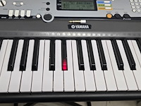 Lot 55 - keybord yamaha op staander - afbeelding 5 van  6