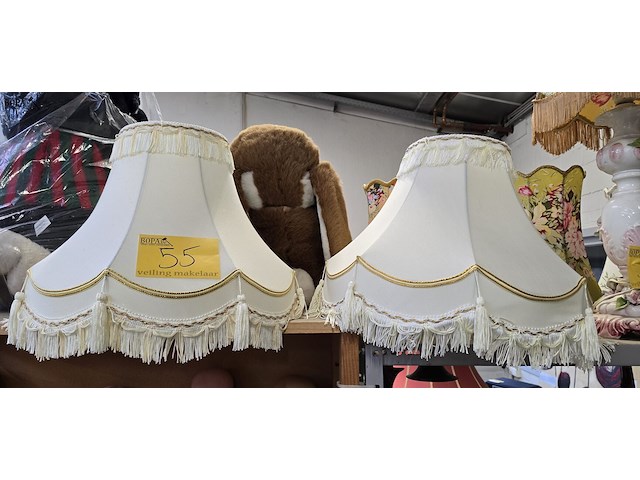 Lot 55 - lampekappen 2 stuks - afbeelding 1 van  3