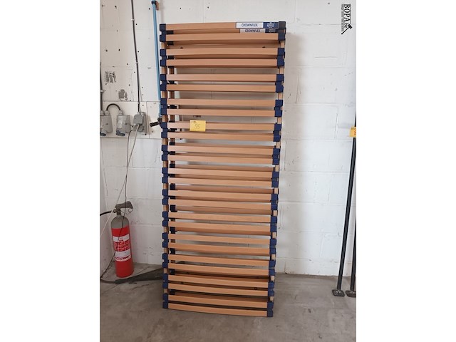 Lot 55 - lattenbodem. 2 stuks - afbeelding 1 van  3