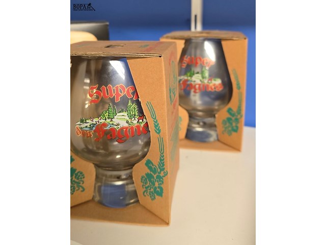 Lot 55 - lot bierglazen, kronen en speelkaarten - afbeelding 4 van  4