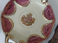 Lot 55 - lot porseleinen bordjes en objecten - afbeelding 2 van  11