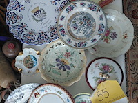 Lot 55 - lot porseleinen bordjes en objecten - afbeelding 1 van  11