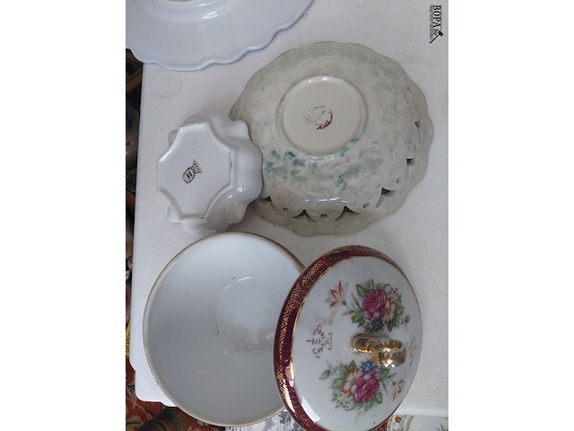 Lot 55 - lot porseleinen bordjes en objecten - afbeelding 4 van  11