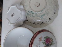 Lot 55 - lot porseleinen bordjes en objecten - afbeelding 4 van  11