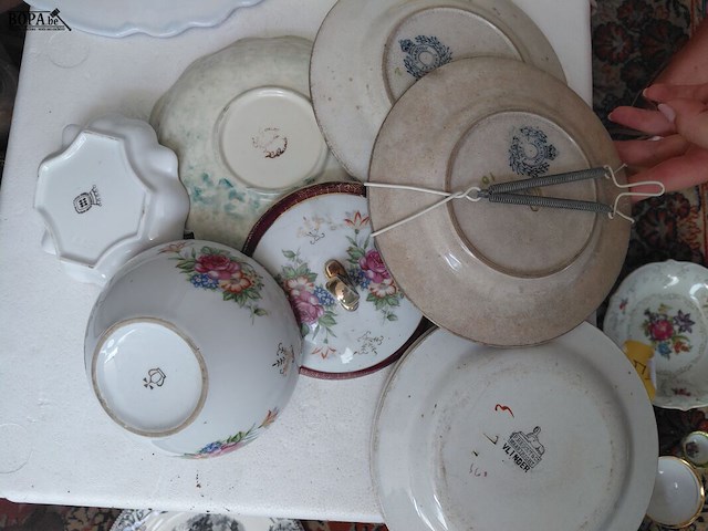 Lot 55 - lot porseleinen bordjes en objecten - afbeelding 5 van  11