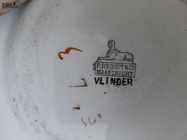 Lot 55 - lot porseleinen bordjes en objecten - afbeelding 7 van  11