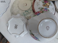 Lot 55 - lot porseleinen bordjes en objecten - afbeelding 8 van  11