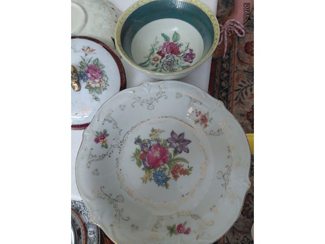 Lot 55 - lot porseleinen bordjes en objecten - afbeelding 9 van  11