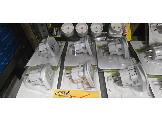 Lot 55 - lot reisstekkers ong 10 stuks - afbeelding 2 van  4