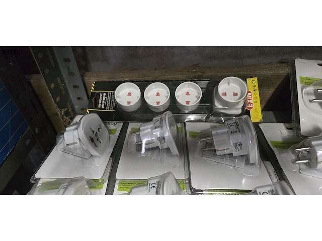 Lot 55 - lot reisstekkers ong 10 stuks - afbeelding 3 van  4