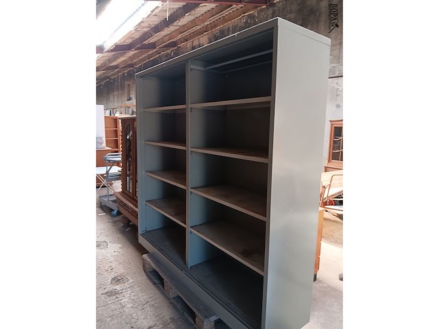 Lot 55 - metalen kast - afbeelding 1 van  1