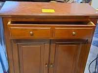 Lot 55 - meubelkast in kerselaar - afbeelding 1 van  4
