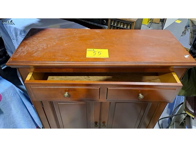 Lot 55 - meubelkast in kerselaar - afbeelding 2 van  4