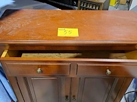 Lot 55 - meubelkast in kerselaar - afbeelding 2 van  4