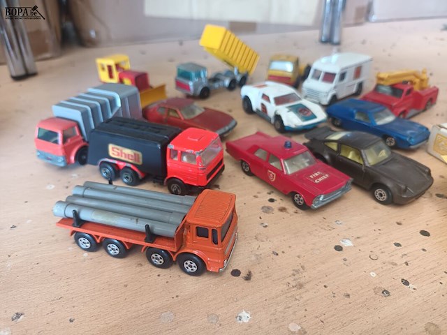 Lot 55 - miniatuur auto’s en kaartspel. 15 stuks - afbeelding 2 van  4