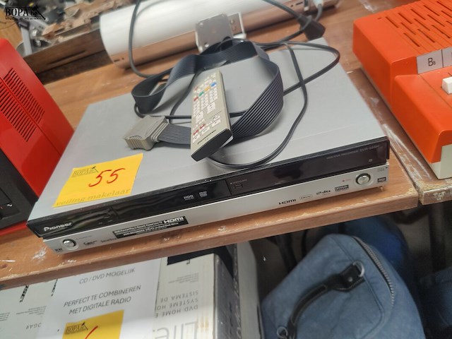 Lot 55 - pioneer dvd recorder - afbeelding 1 van  5