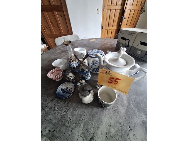 Lot 55 - porselein decoratie. 14 stuks - afbeelding 1 van  1