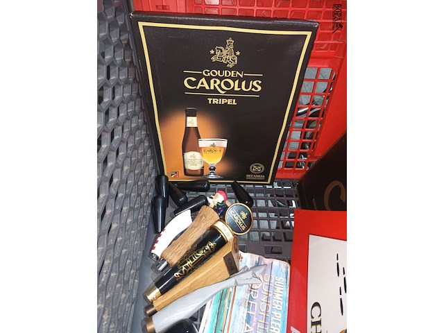 Lot 55 - reclameborden en tapgrepen. 19 stuks - afbeelding 2 van  5