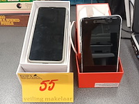 Lot 55 - smartphones - 2 stuks - afbeelding 1 van  4