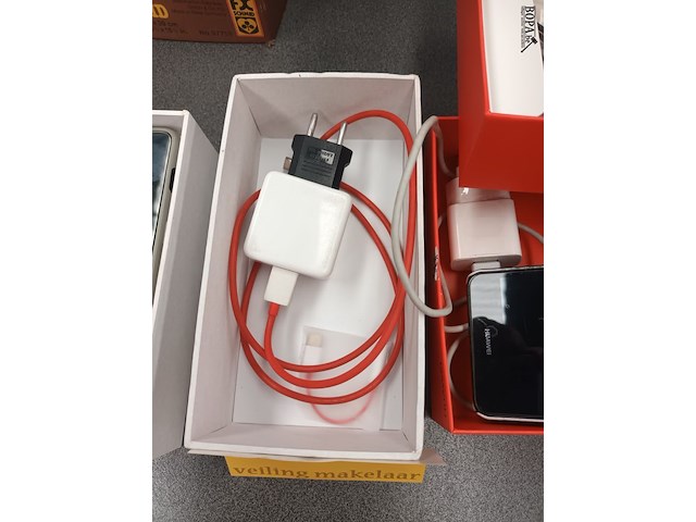 Lot 55 - smartphones - 2 stuks - afbeelding 4 van  4