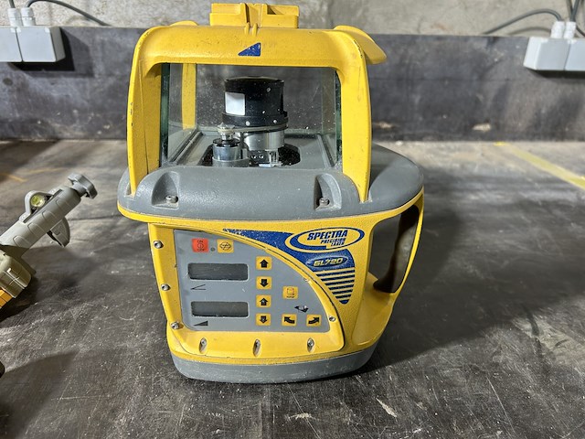 Lot 55 - spectra precision laser gl 720 - afbeelding 1 van  7