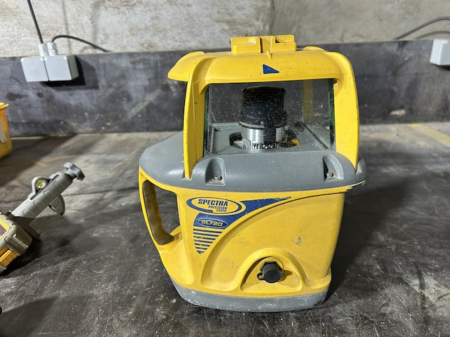 Lot 55 - spectra precision laser gl 720 - afbeelding 2 van  7