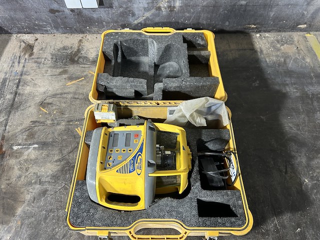 Lot 55 - spectra precision laser gl 720 - afbeelding 7 van  7