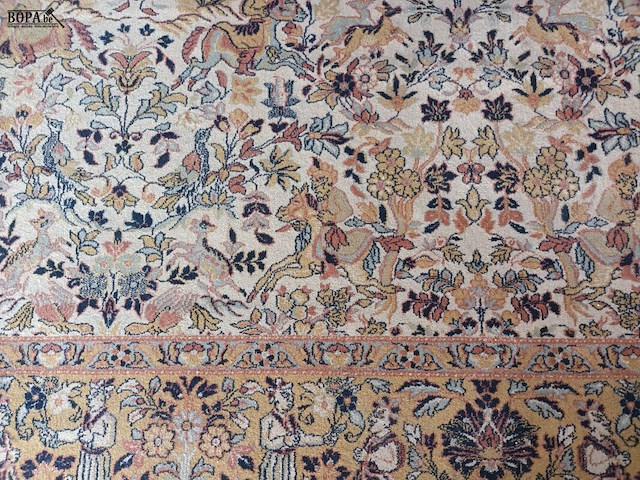 Lot 55 - tabriz perzisch tapijt - afbeelding 2 van  5