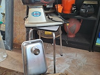 Lot 55 - vintage electrische professionele vleesmolen in chroom en rv - afbeelding 1 van  4
