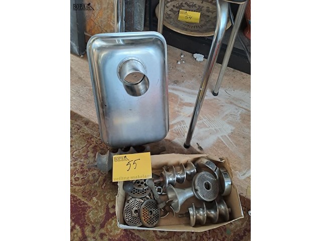Lot 55 - vintage electrische professionele vleesmolen in chroom en rv - afbeelding 3 van  4