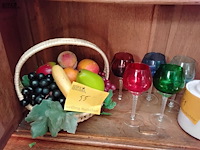 Lot 55 - vintage fruitmand en italiaans brandyglas gedraaide voet - afbeelding 1 van  3