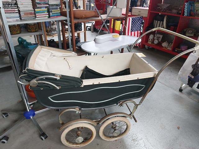 Lot 55 - vintage kinderwagen - afbeelding 1 van  4