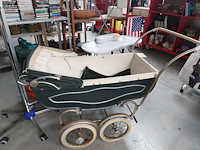 Lot 55 - vintage kinderwagen - afbeelding 1 van  4
