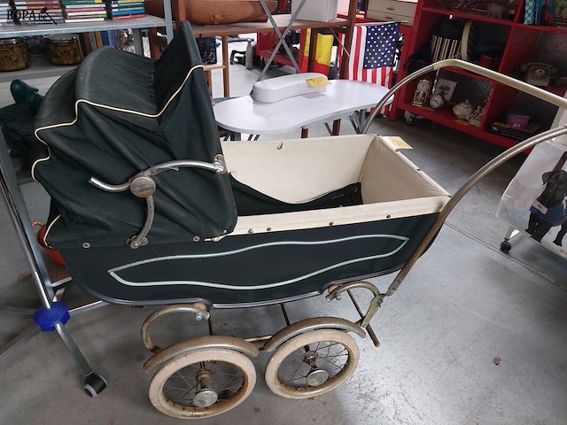 Lot 55 - vintage kinderwagen - afbeelding 2 van  4