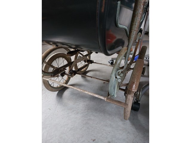 Lot 55 - vintage kinderwagen - afbeelding 4 van  4