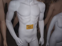 Lot 55 - witte paspop man op voet - afbeelding 1 van  3