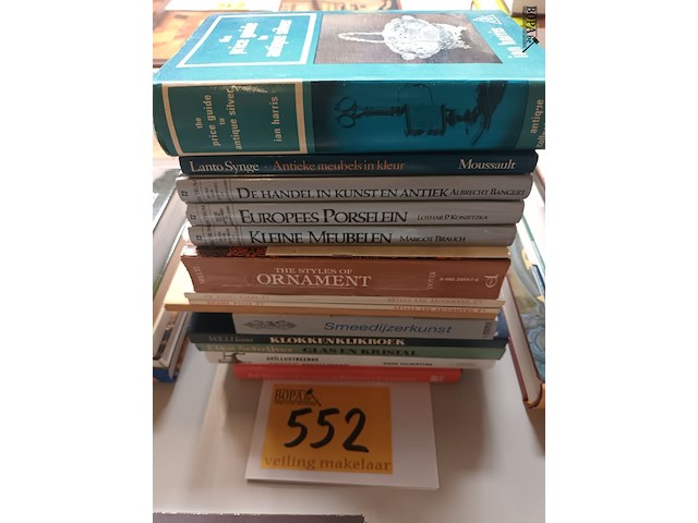 Lot 552 - boeken over antiek. 15 stuks - afbeelding 1 van  2