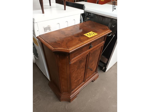 Lot 552 - kastje - afbeelding 2 van  4