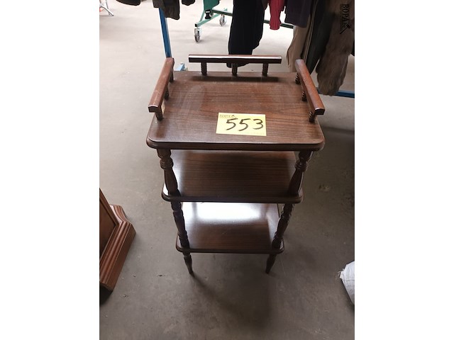Lot 553 - houten rekje - afbeelding 1 van  3