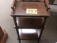 Lot 553 - houten rekje - afbeelding 1 van  3