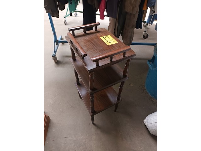 Lot 553 - houten rekje - afbeelding 2 van  3