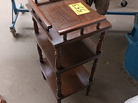 Lot 553 - houten rekje - afbeelding 2 van  3